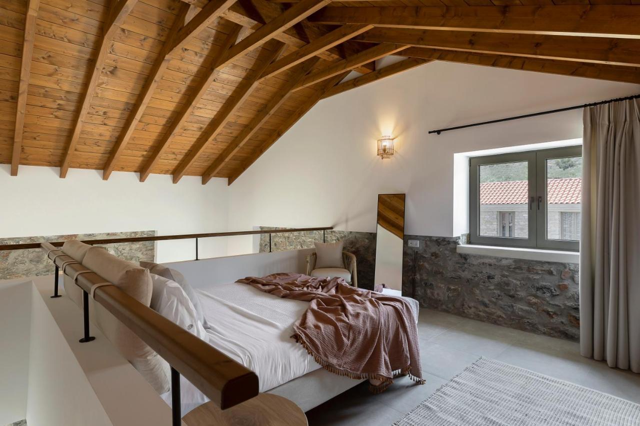 Lichnos Luxury Suites Sourpi Екстер'єр фото