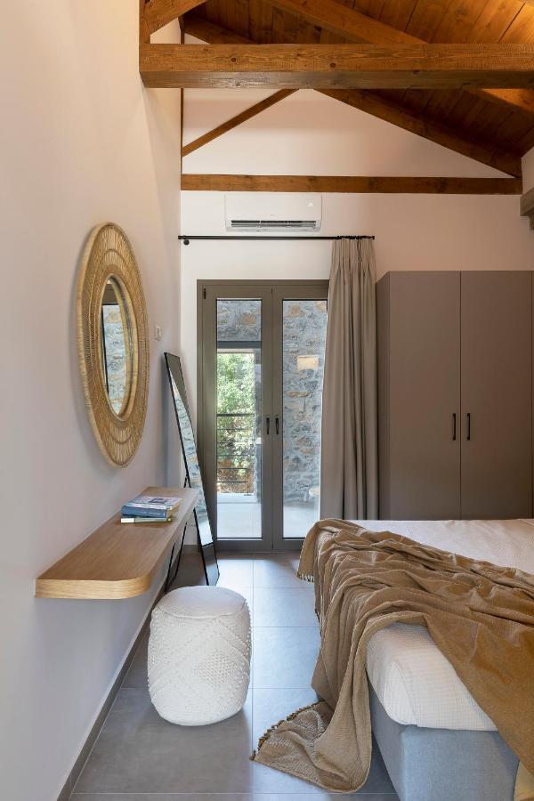 Lichnos Luxury Suites Sourpi Екстер'єр фото