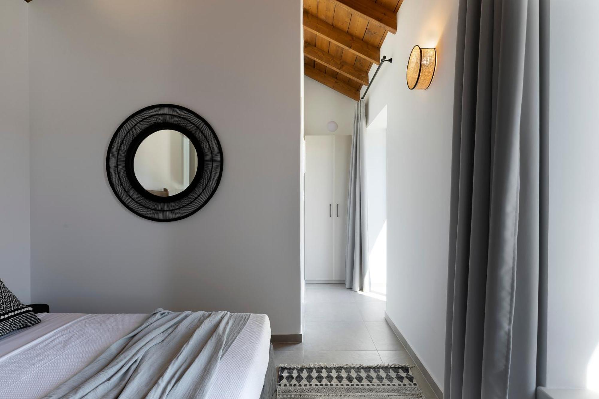 Lichnos Luxury Suites Sourpi Екстер'єр фото